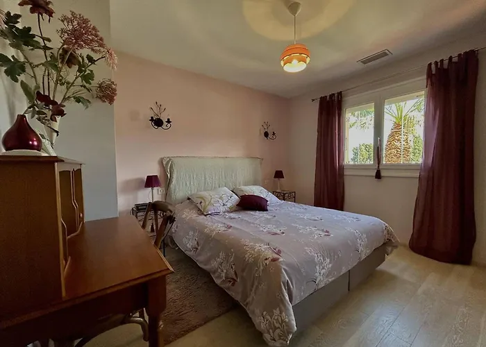 Sublime Villa Climatisée Familiale avec Extérieurs Spacieux – Quartier Calme - FR-1-388-215